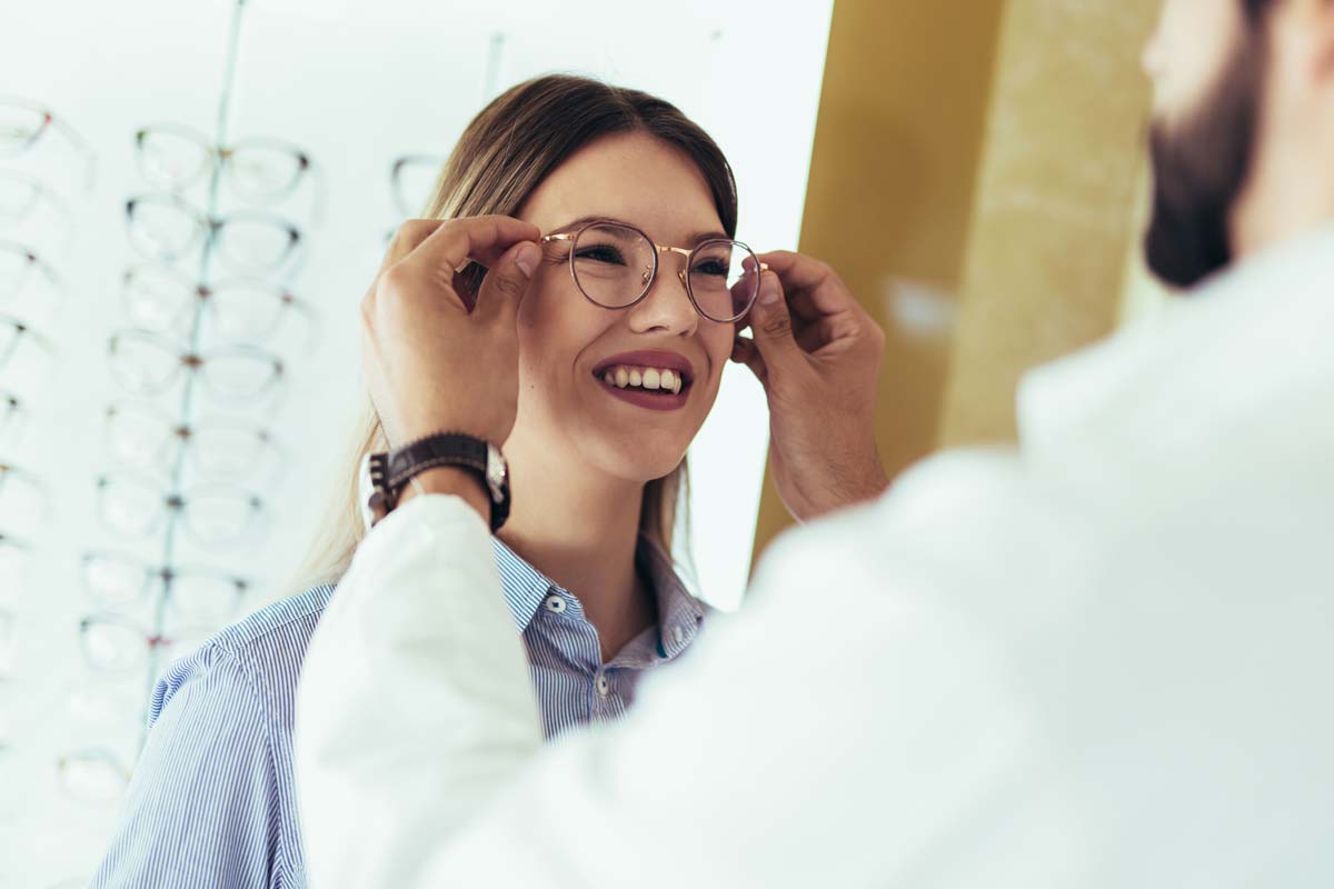 Fitting a glasses frame